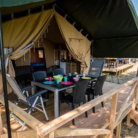 Safari Tent At Kemp Stribrny Rybnik Tente de luxe Hradec Králové