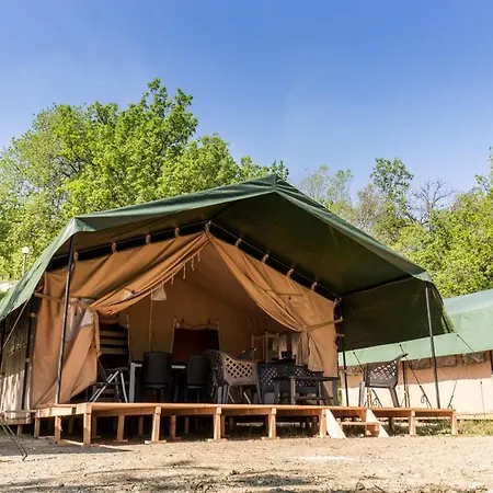 Safari Tent At Kemp Stribrny Rybnik Tente de luxe Hradec Králové